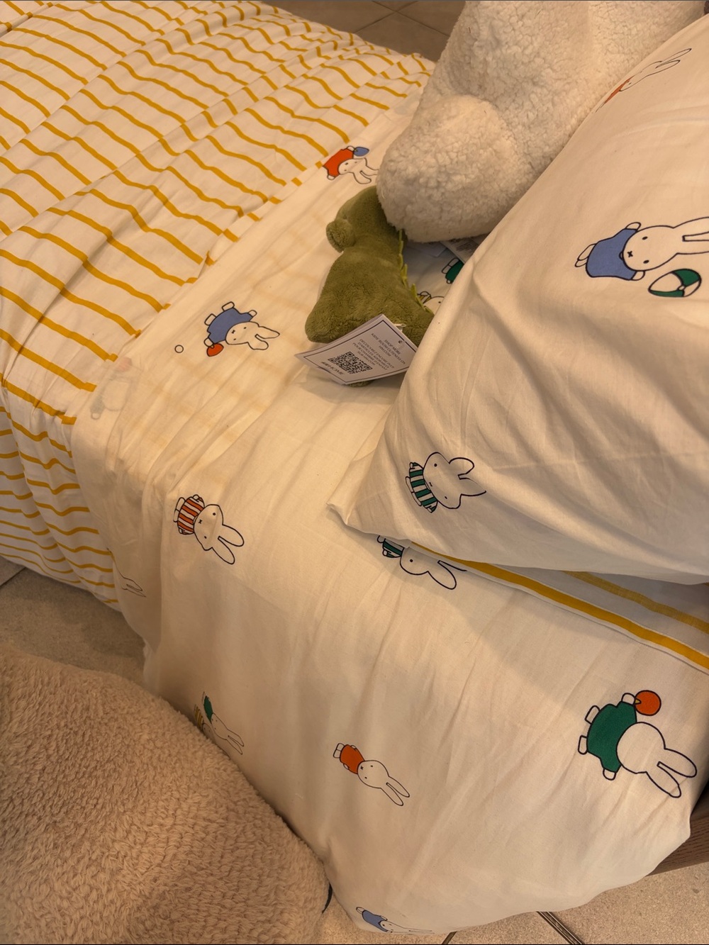 Miffy PRINTED TWIN DUVET COVER SET with matching pillowcase - Picture 6 of 7